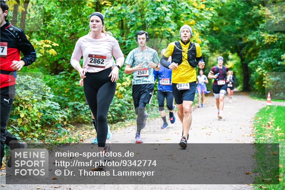 12.10.2025 - Bramfelder Halbmarathon 2025 Dr. Thomas Lammeyer http://msf.ph/oto/9342774 12.10.2025 09:55:55 Laufen 7, 2862, 2587, 2932, 2714, 2874 meine-sportfotos.de