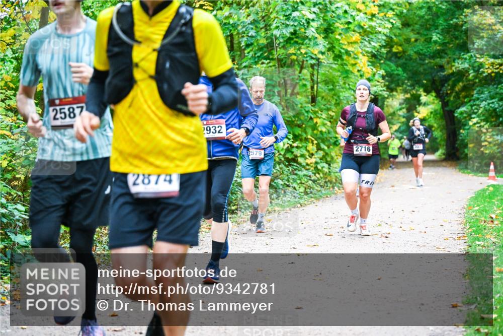12.10.2025 - Bramfelder Halbmarathon 2025 Dr. Thomas Lammeyer http://msf.ph/oto/9342781 12.10.2025 09:55:57 Laufen 2587, 2874, 2932, 2579, 2716 meine-sportfotos.de