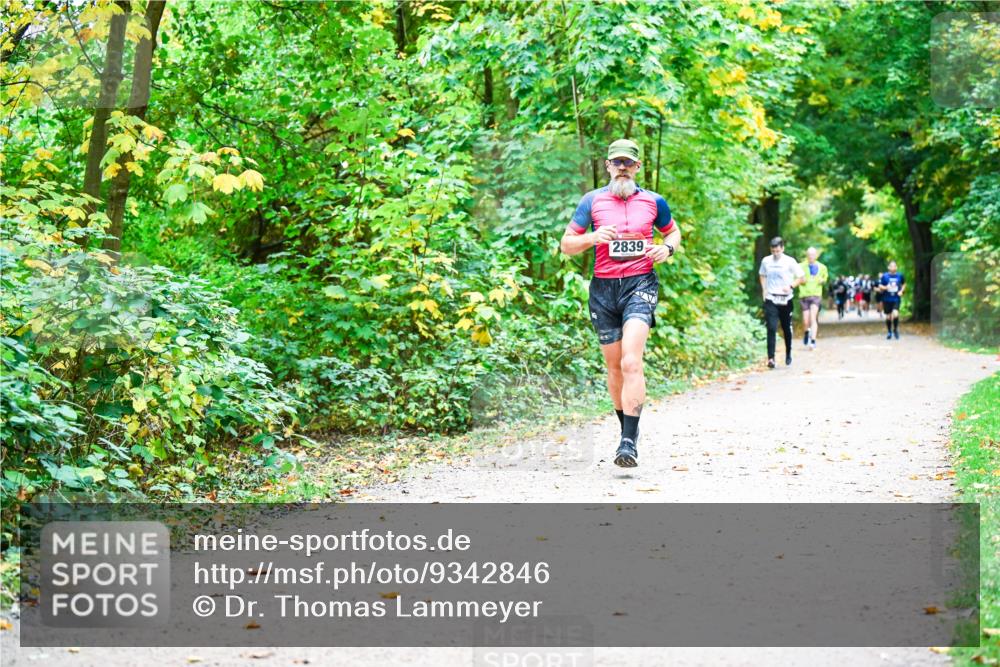12.10.2025 - Bramfelder Halbmarathon 2025 Dr. Thomas Lammeyer http://msf.ph/oto/9342846 12.10.2025 09:56:15 Laufen 2839 meine-sportfotos.de