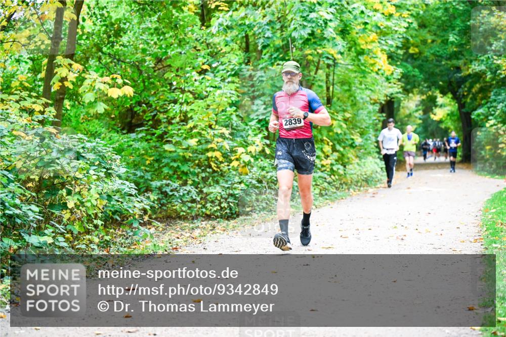 12.10.2025 - Bramfelder Halbmarathon 2025 Dr. Thomas Lammeyer http://msf.ph/oto/9342849 12.10.2025 09:56:15 Laufen 2839 meine-sportfotos.de