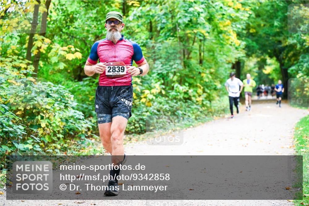 12.10.2025 - Bramfelder Halbmarathon 2025 Dr. Thomas Lammeyer http://msf.ph/oto/9342858 12.10.2025 09:56:17 Laufen 2839 meine-sportfotos.de
