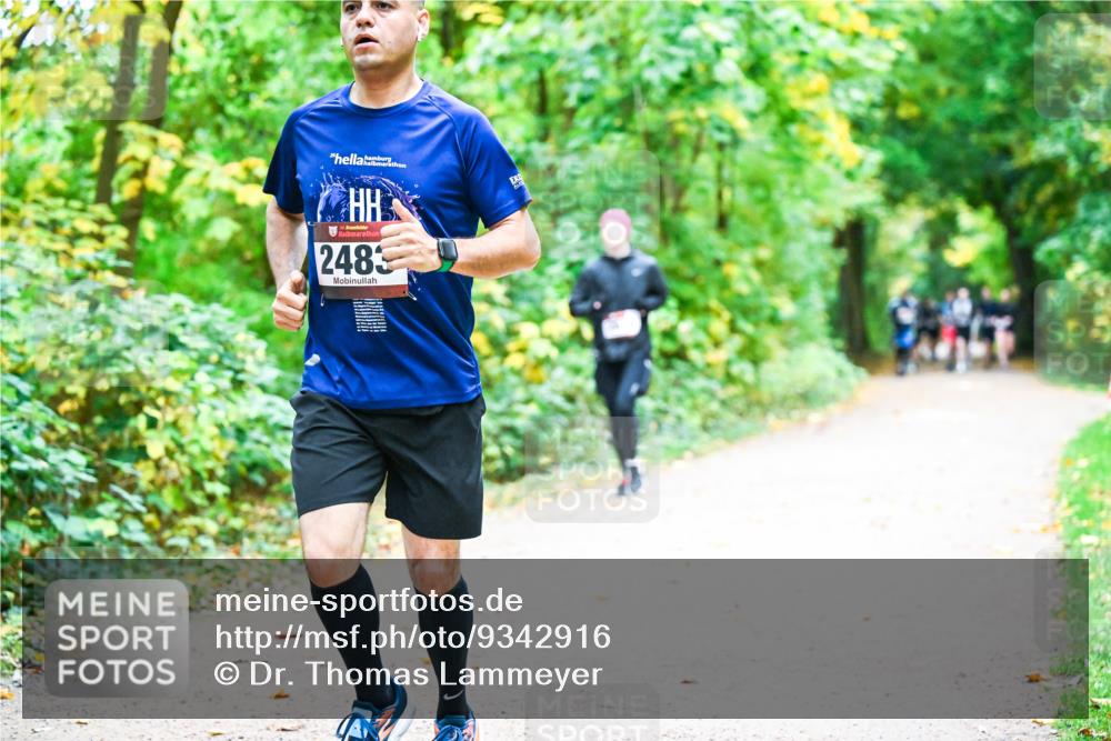 12.10.2025 - Bramfelder Halbmarathon 2025 Dr. Thomas Lammeyer http://msf.ph/oto/9342916 12.10.2025 09:56:28 Laufen 34, 2483 meine-sportfotos.de
