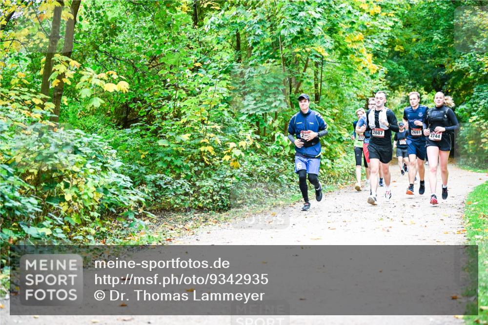 12.10.2025 - Bramfelder Halbmarathon 2025 Dr. Thomas Lammeyer http://msf.ph/oto/9342935 12.10.2025 09:56:39 Laufen 2691, 2687, 2744, 277 meine-sportfotos.de