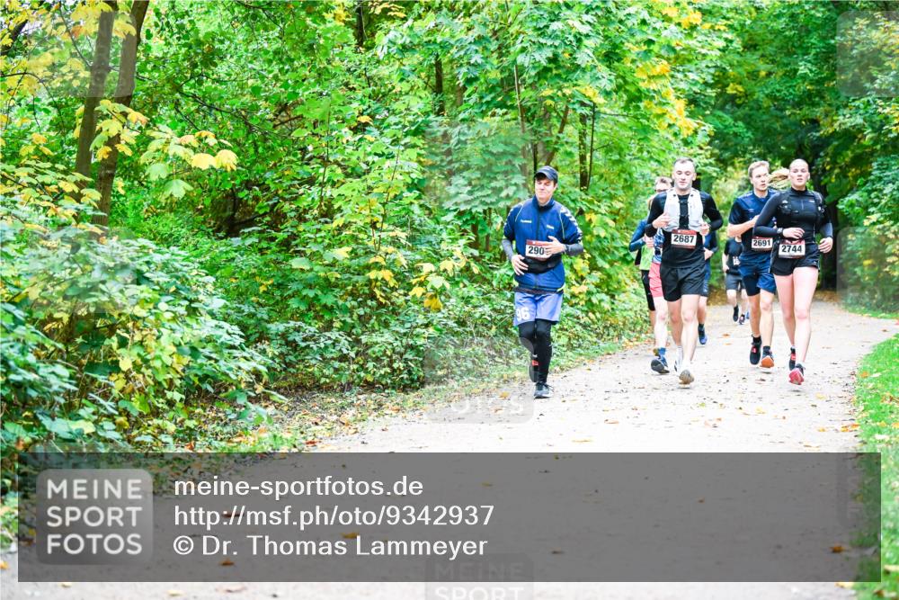12.10.2025 - Bramfelder Halbmarathon 2025 Dr. Thomas Lammeyer http://msf.ph/oto/9342937 12.10.2025 09:56:40 Laufen 290, 2687, 2691, 2744 meine-sportfotos.de
