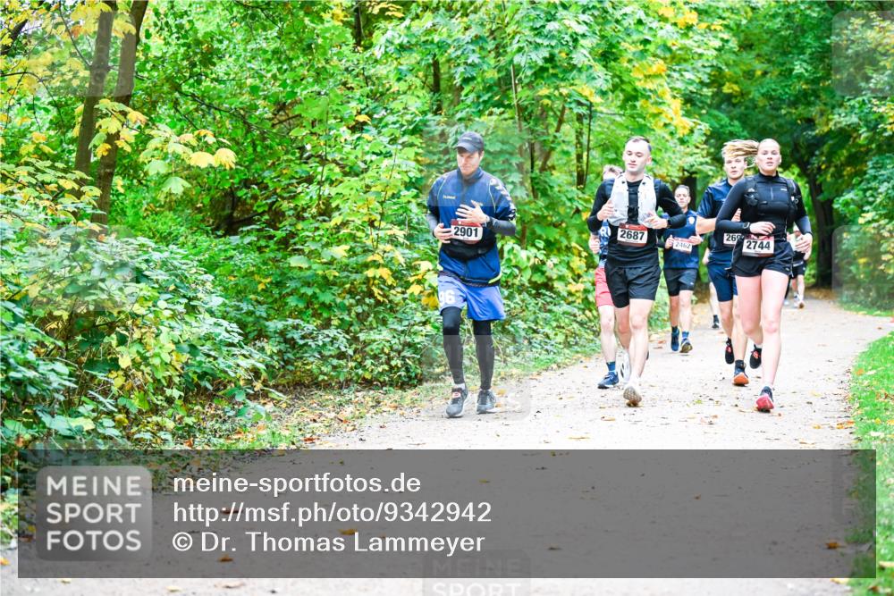 12.10.2025 - Bramfelder Halbmarathon 2025 Dr. Thomas Lammeyer http://msf.ph/oto/9342942 12.10.2025 09:56:40 Laufen 2901, 2687, 2462, 26, 2744 meine-sportfotos.de
