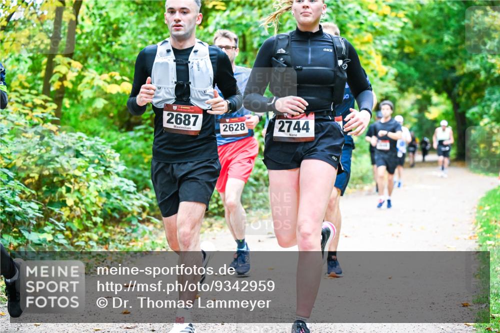 12.10.2025 - Bramfelder Halbmarathon 2025 Dr. Thomas Lammeyer http://msf.ph/oto/9342959 12.10.2025 09:56:43 Laufen 2687, 2628, 2744 meine-sportfotos.de