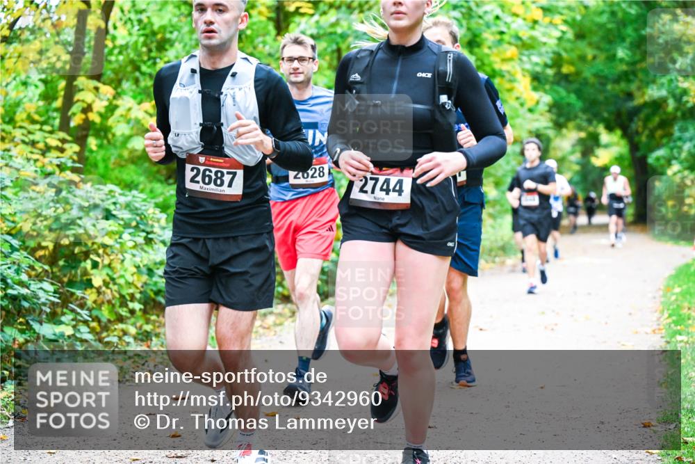12.10.2025 - Bramfelder Halbmarathon 2025 Dr. Thomas Lammeyer http://msf.ph/oto/9342960 12.10.2025 09:56:43 Laufen 2687, 2628, 2744 meine-sportfotos.de