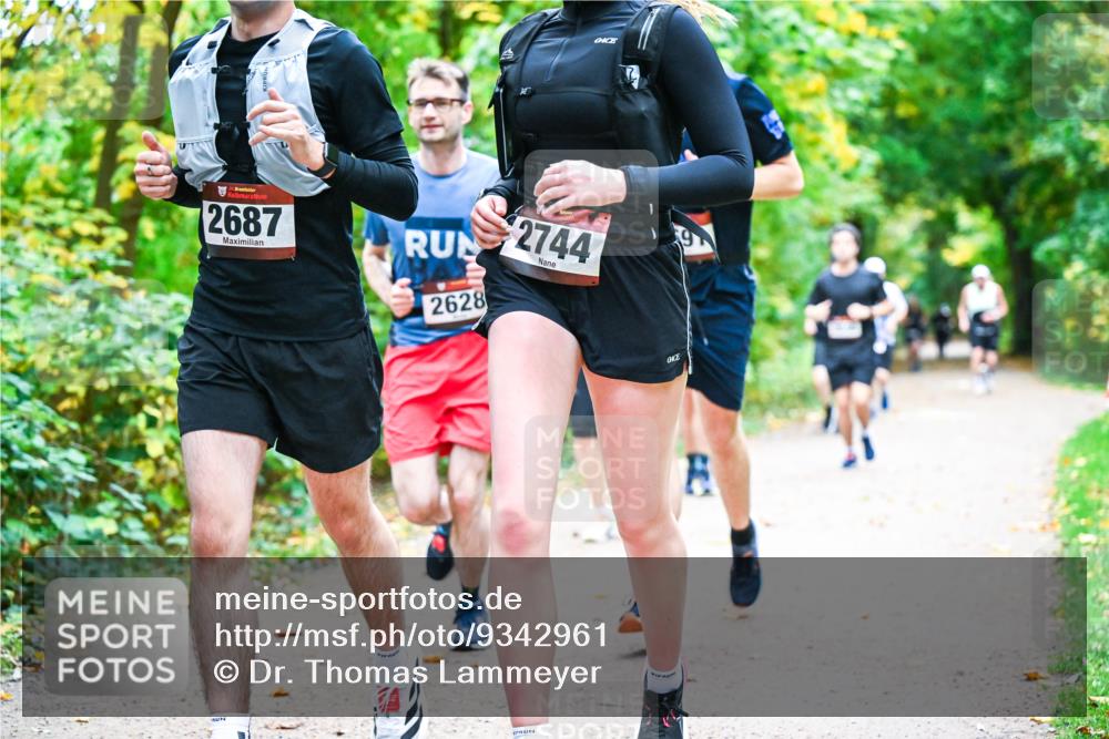 12.10.2025 - Bramfelder Halbmarathon 2025 Dr. Thomas Lammeyer http://msf.ph/oto/9342961 12.10.2025 09:56:43 Laufen 2687, 2628, 2744 meine-sportfotos.de