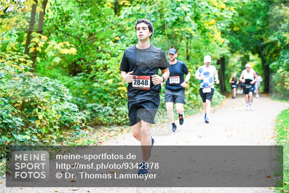 12.10.2025 - Bramfelder Halbmarathon 2025 Dr. Thomas Lammeyer http://msf.ph/oto/9342978 12.10.2025 09:56:46 Laufen 2848, 2572, 2466 meine-sportfotos.de