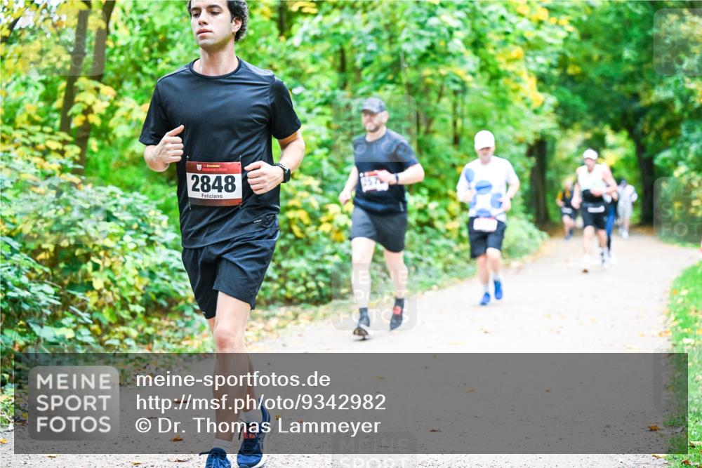 12.10.2025 - Bramfelder Halbmarathon 2025 Dr. Thomas Lammeyer http://msf.ph/oto/9342982 12.10.2025 09:56:47 Laufen 2848 meine-sportfotos.de