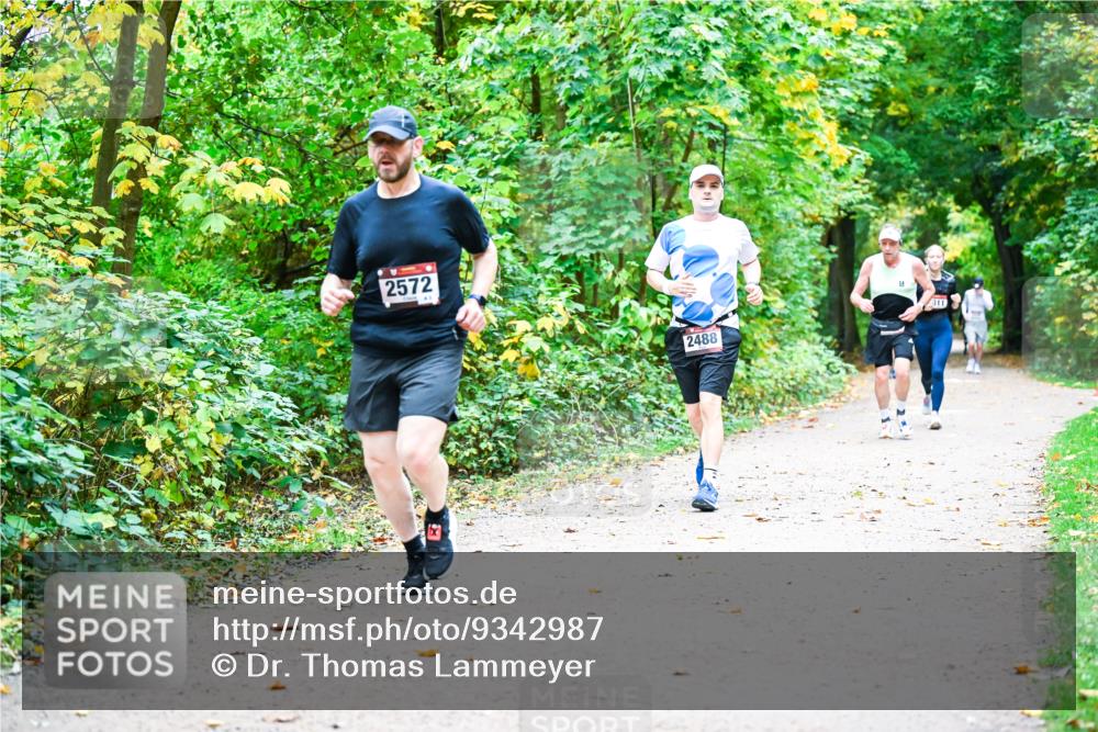12.10.2025 - Bramfelder Halbmarathon 2025 Dr. Thomas Lammeyer http://msf.ph/oto/9342987 12.10.2025 09:56:48 Laufen 2572, 2488, 311 meine-sportfotos.de