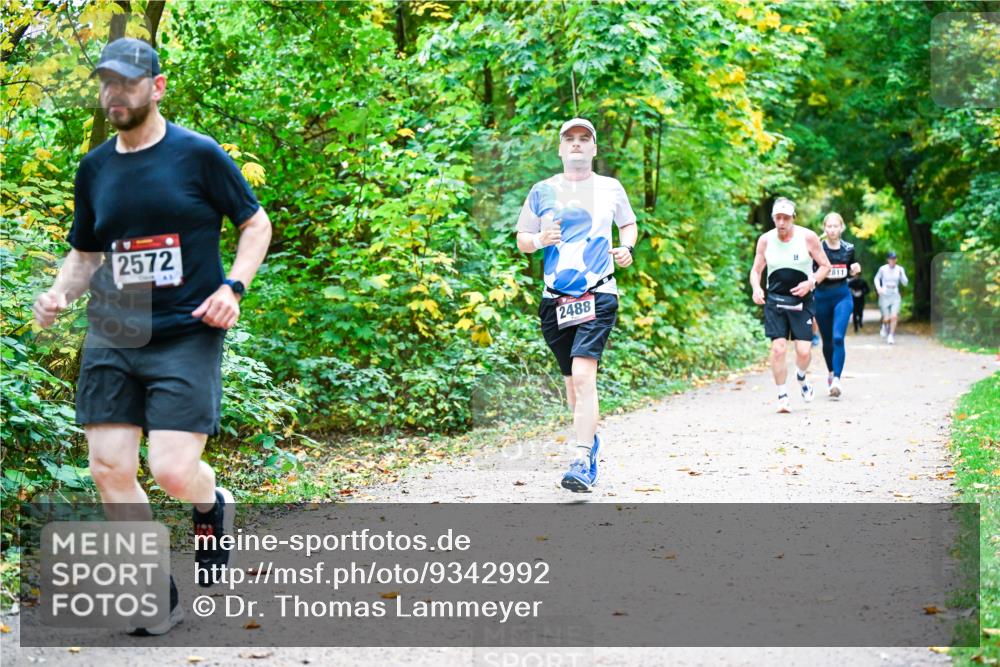 12.10.2025 - Bramfelder Halbmarathon 2025 Dr. Thomas Lammeyer http://msf.ph/oto/9342992 12.10.2025 09:56:48 Laufen 2572, 2488, 2811 meine-sportfotos.de