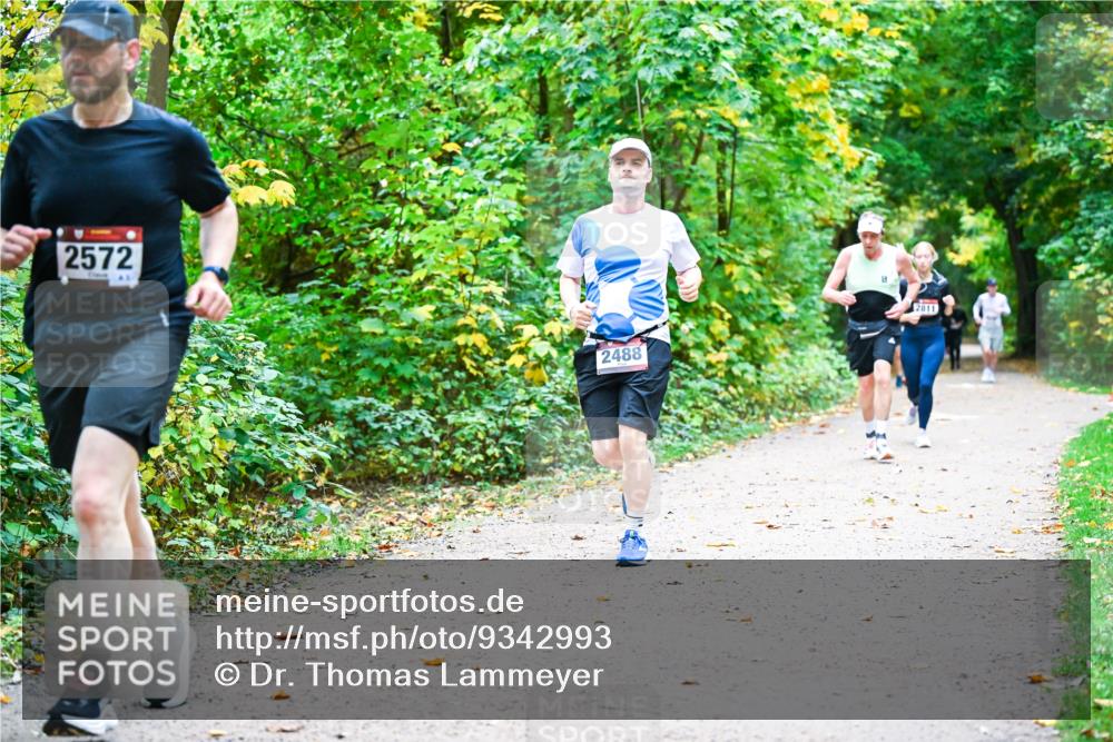 12.10.2025 - Bramfelder Halbmarathon 2025 Dr. Thomas Lammeyer http://msf.ph/oto/9342993 12.10.2025 09:56:48 Laufen 2572, 2488, 2811 meine-sportfotos.de