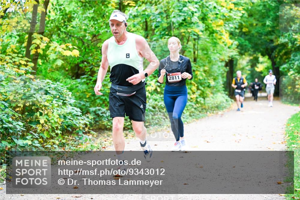12.10.2025 - Bramfelder Halbmarathon 2025 Dr. Thomas Lammeyer http://msf.ph/oto/9343012 12.10.2025 09:56:52 Laufen 2811 meine-sportfotos.de