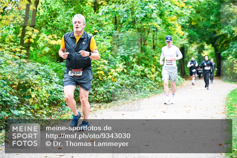 12.10.2025 - Bramfelder Halbmarathon 2025 Dr. Thomas Lammeyer http://msf.ph/oto/9343030 12.10.2025 09:56:59 Laufen 2550, 31, 2606 meine-sportfotos.de