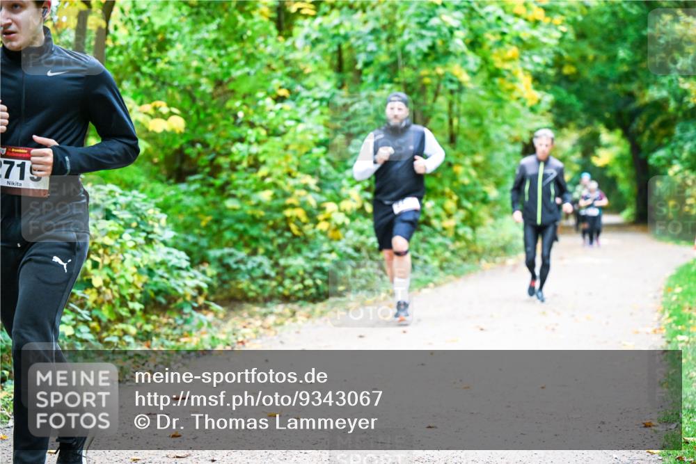 12.10.2025 - Bramfelder Halbmarathon 2025 Dr. Thomas Lammeyer http://msf.ph/oto/9343067 12.10.2025 09:57:06 Laufen 715 meine-sportfotos.de