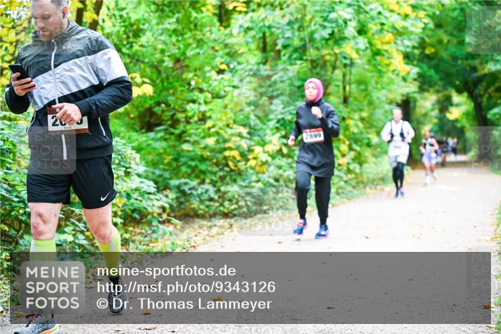 12.10.2025 - Bramfelder Halbmarathon 2025 Dr. Thomas Lammeyer http://msf.ph/oto/9343126 12.10.2025 09:57:21 Laufen 20, 2899 meine-sportfotos.de