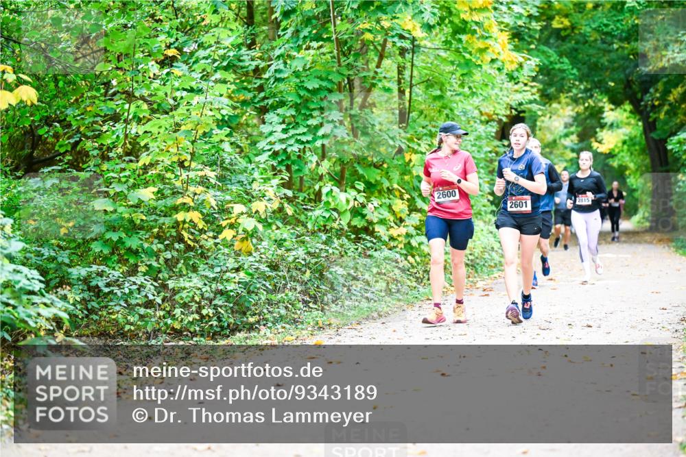 12.10.2025 - Bramfelder Halbmarathon 2025 Dr. Thomas Lammeyer http://msf.ph/oto/9343189 12.10.2025 09:57:35 Laufen 2600, 2601, 2815 meine-sportfotos.de