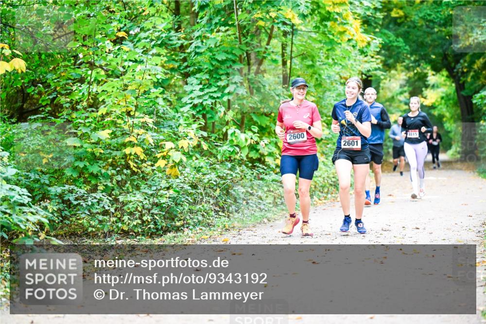 12.10.2025 - Bramfelder Halbmarathon 2025 Dr. Thomas Lammeyer http://msf.ph/oto/9343192 12.10.2025 09:57:36 Laufen 2600, 2815, 2601 meine-sportfotos.de