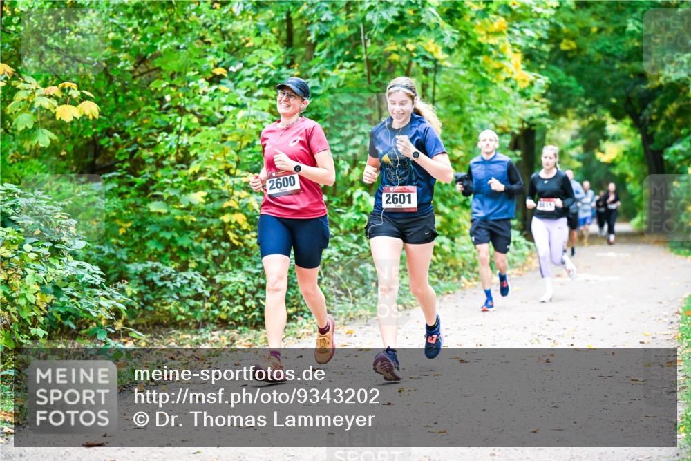 12.10.2025 - Bramfelder Halbmarathon 2025 Dr. Thomas Lammeyer http://msf.ph/oto/9343202 12.10.2025 09:57:38 Laufen 2600, 2601, 15 meine-sportfotos.de