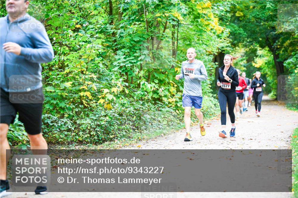 12.10.2025 - Bramfelder Halbmarathon 2025 Dr. Thomas Lammeyer http://msf.ph/oto/9343227 12.10.2025 09:57:49 Laufen 2592, 2577, 2800 meine-sportfotos.de