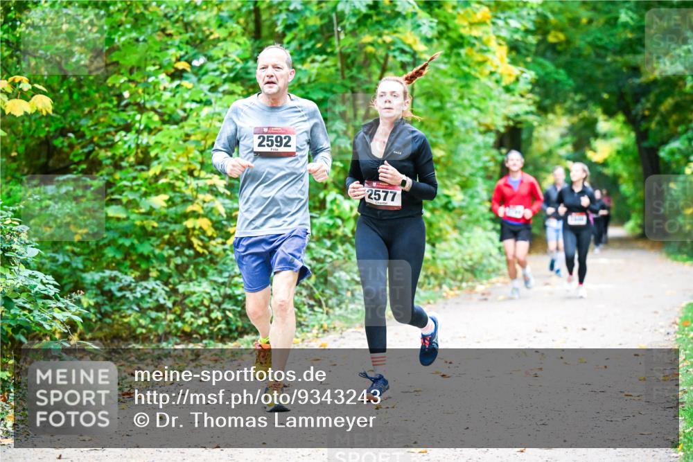 12.10.2025 - Bramfelder Halbmarathon 2025 Dr. Thomas Lammeyer http://msf.ph/oto/9343243 12.10.2025 09:57:52 Laufen 2592, 2577 meine-sportfotos.de