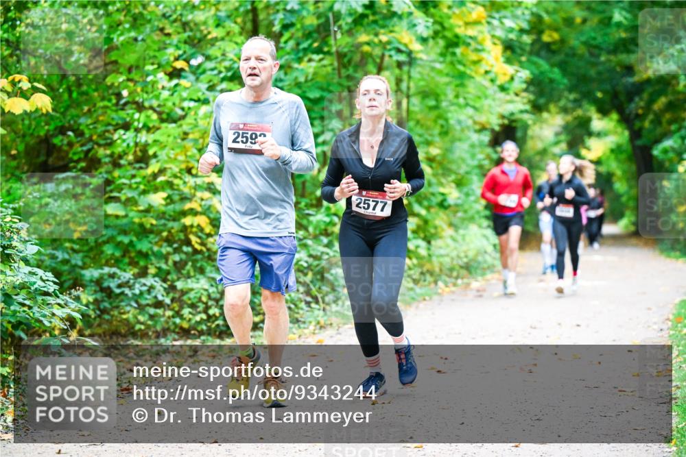 12.10.2025 - Bramfelder Halbmarathon 2025 Dr. Thomas Lammeyer http://msf.ph/oto/9343244 12.10.2025 09:57:52 Laufen 2592, 2577 meine-sportfotos.de