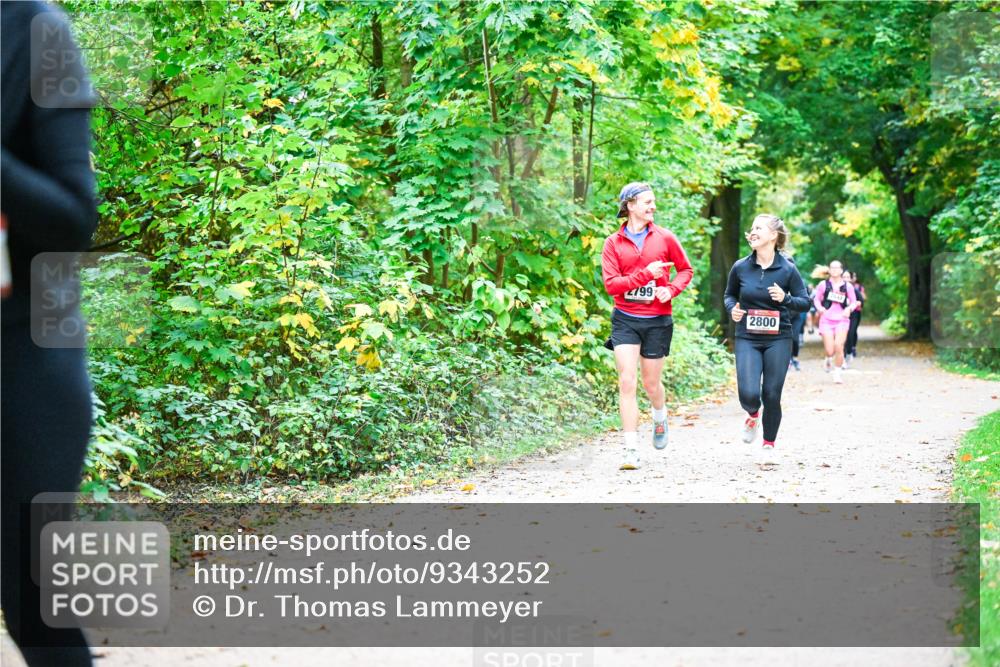 12.10.2025 - Bramfelder Halbmarathon 2025 Dr. Thomas Lammeyer http://msf.ph/oto/9343252 12.10.2025 09:57:54 Laufen 2799, 2800 meine-sportfotos.de