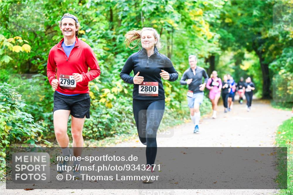 12.10.2025 - Bramfelder Halbmarathon 2025 Dr. Thomas Lammeyer http://msf.ph/oto/9343271 12.10.2025 09:57:57 Laufen 2799, 2800 meine-sportfotos.de