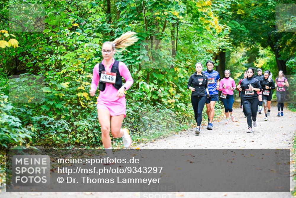 12.10.2025 - Bramfelder Halbmarathon 2025 Dr. Thomas Lammeyer http://msf.ph/oto/9343297 12.10.2025 09:58:02 Laufen 94, 2645, 2501, 2648, 2650, 2555 meine-sportfotos.de