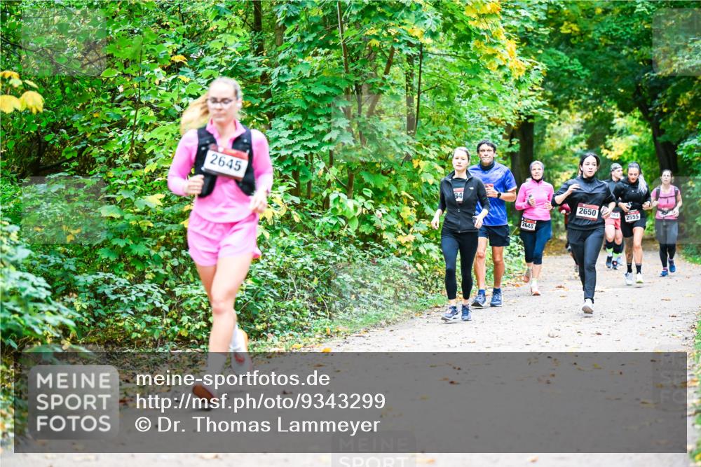 12.10.2025 - Bramfelder Halbmarathon 2025 Dr. Thomas Lammeyer http://msf.ph/oto/9343299 12.10.2025 09:58:02 Laufen 2645, 84, 2650, 2555 meine-sportfotos.de
