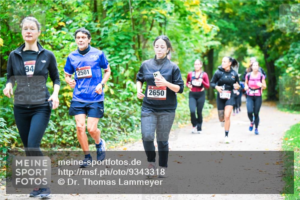 12.10.2025 - Bramfelder Halbmarathon 2025 Dr. Thomas Lammeyer http://msf.ph/oto/9343318 12.10.2025 09:58:06 Laufen 94, 2501, 2650, 2555 meine-sportfotos.de