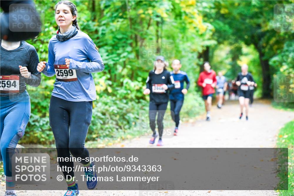 12.10.2025 - Bramfelder Halbmarathon 2025 Dr. Thomas Lammeyer http://msf.ph/oto/9343363 12.10.2025 09:58:13 Laufen 2594, 2599 meine-sportfotos.de