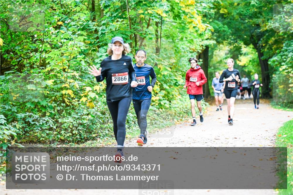 12.10.2025 - Bramfelder Halbmarathon 2025 Dr. Thomas Lammeyer http://msf.ph/oto/9343371 12.10.2025 09:58:15 Laufen 2866, 748, 2569, 2743 meine-sportfotos.de