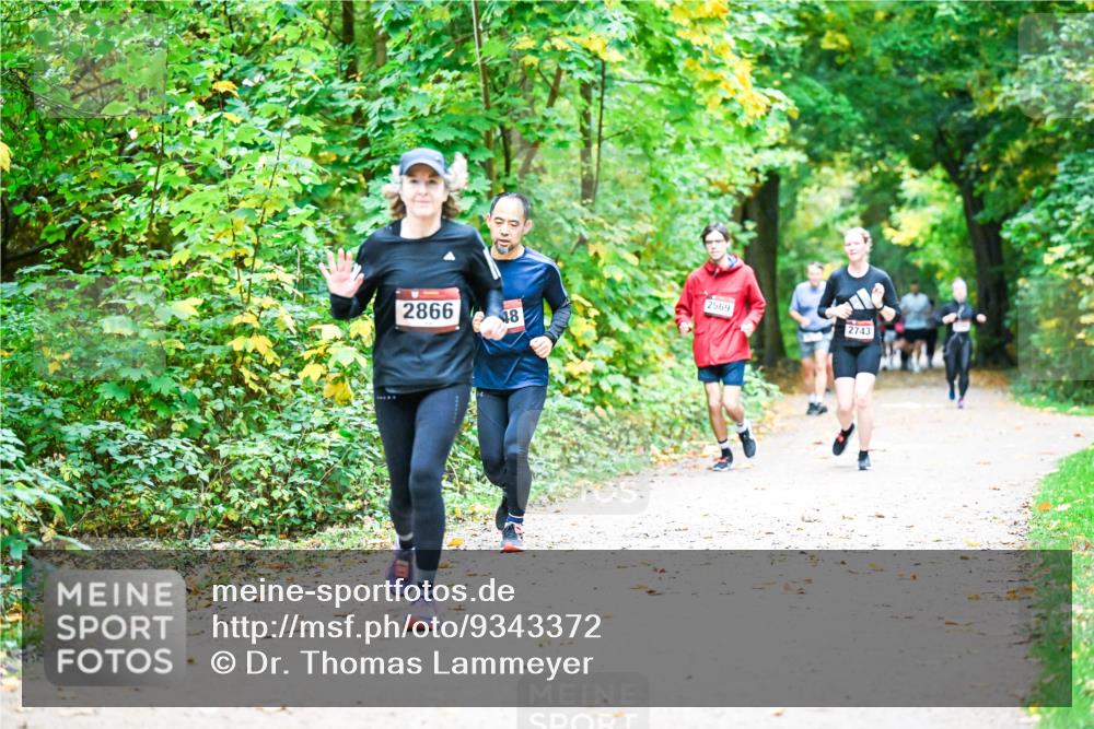 12.10.2025 - Bramfelder Halbmarathon 2025 Dr. Thomas Lammeyer http://msf.ph/oto/9343372 12.10.2025 09:58:15 Laufen 2866, 48, 2569, 2743 meine-sportfotos.de