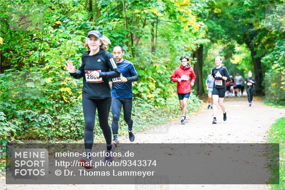 12.10.2025 - Bramfelder Halbmarathon 2025 Dr. Thomas Lammeyer http://msf.ph/oto/9343374 12.10.2025 09:58:15 Laufen 286, 2748, 2569, 2743 meine-sportfotos.de