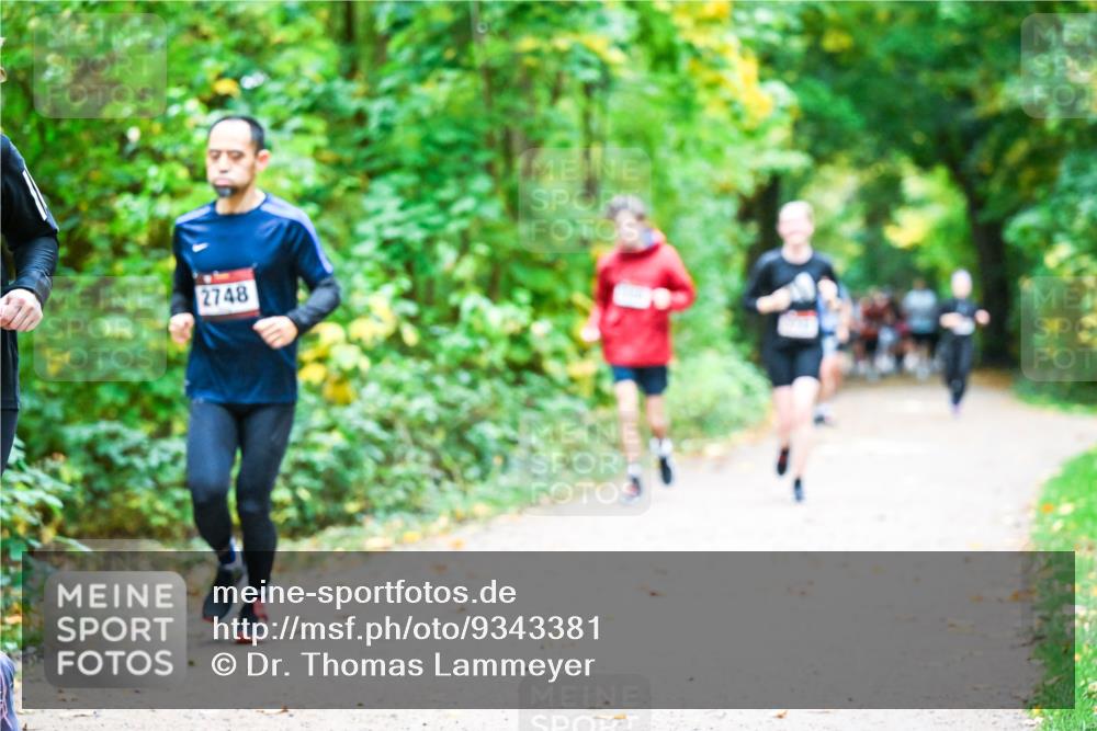 12.10.2025 - Bramfelder Halbmarathon 2025 Dr. Thomas Lammeyer http://msf.ph/oto/9343381 12.10.2025 09:58:16 Laufen 2748 meine-sportfotos.de