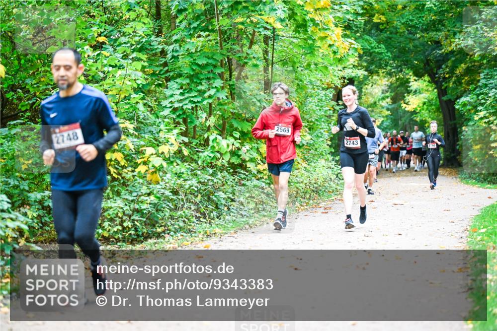 12.10.2025 - Bramfelder Halbmarathon 2025 Dr. Thomas Lammeyer http://msf.ph/oto/9343383 12.10.2025 09:58:16 Laufen 2748, 2569, 2743 meine-sportfotos.de