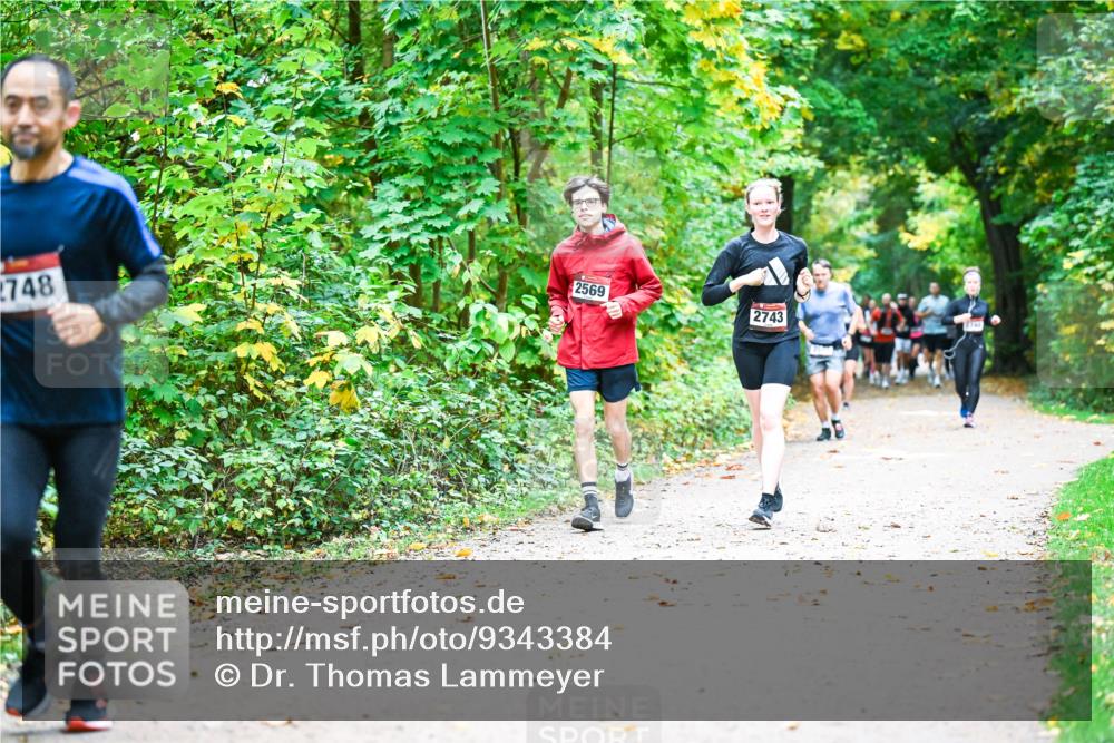12.10.2025 - Bramfelder Halbmarathon 2025 Dr. Thomas Lammeyer http://msf.ph/oto/9343384 12.10.2025 09:58:17 Laufen 2748, 2569, 2743 meine-sportfotos.de