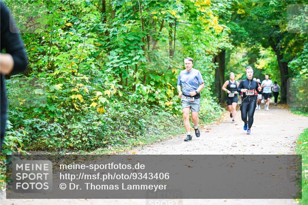 12.10.2025 - Bramfelder Halbmarathon 2025 Dr. Thomas Lammeyer http://msf.ph/oto/9343406 12.10.2025 09:58:21 Laufen 2740, 2948, 2585 meine-sportfotos.de