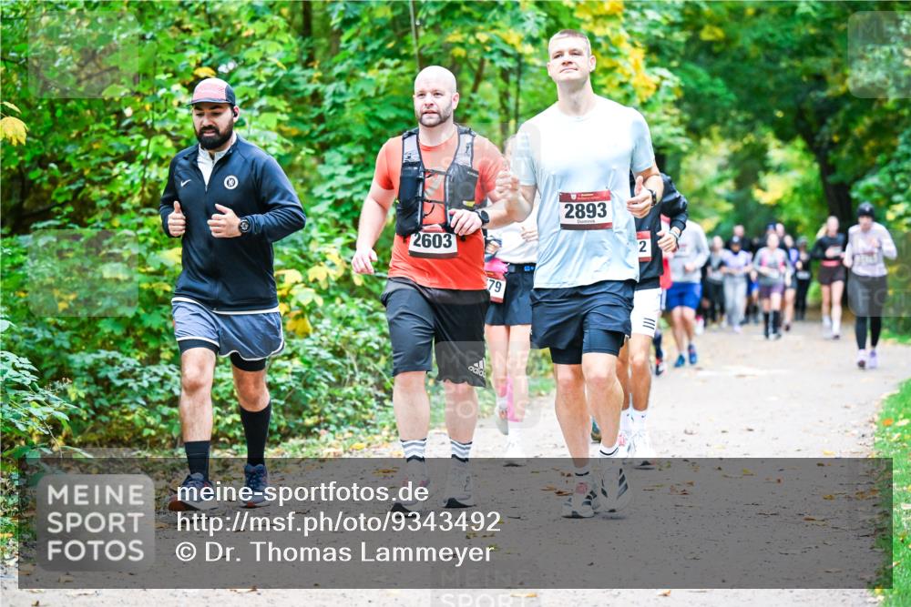 12.10.2025 - Bramfelder Halbmarathon 2025 Dr. Thomas Lammeyer http://msf.ph/oto/9343492 12.10.2025 09:58:34 Laufen 2603, 79, 2893, 2 meine-sportfotos.de