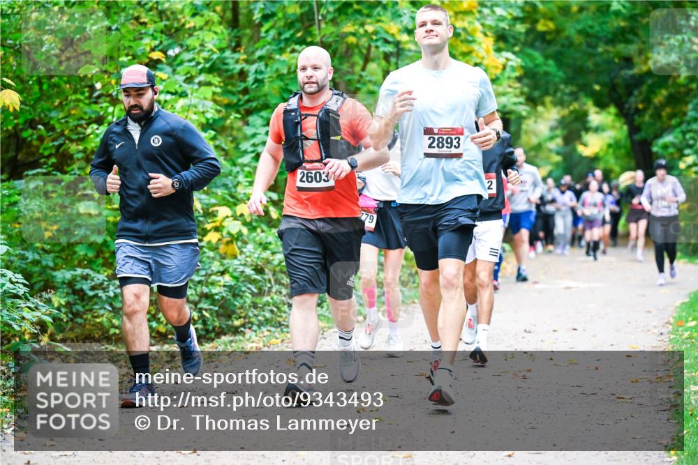 12.10.2025 - Bramfelder Halbmarathon 2025 Dr. Thomas Lammeyer http://msf.ph/oto/9343493 12.10.2025 09:58:34 Laufen 2603, 79, 2893, 2 meine-sportfotos.de