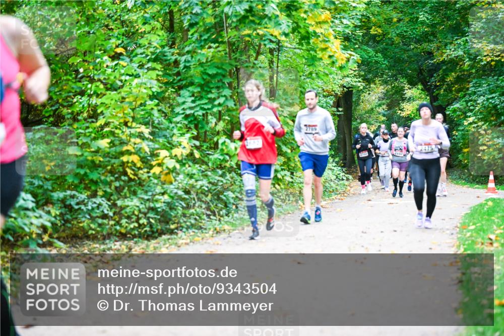 12.10.2025 - Bramfelder Halbmarathon 2025 Dr. Thomas Lammeyer http://msf.ph/oto/9343504 12.10.2025 09:58:38 Laufen 2769, 2702, 2440 meine-sportfotos.de