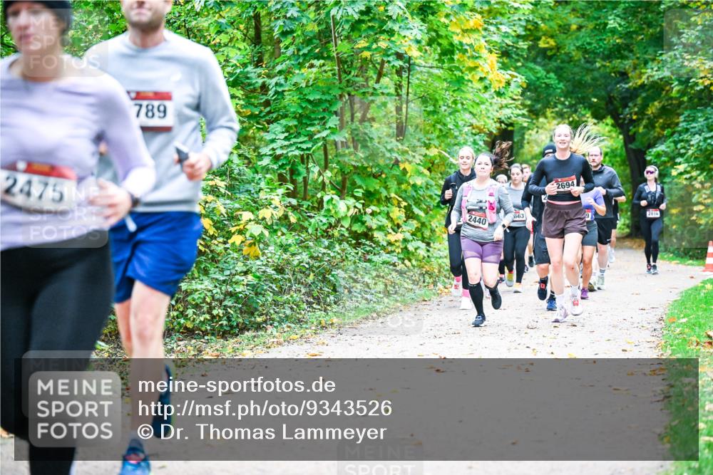 12.10.2025 - Bramfelder Halbmarathon 2025 Dr. Thomas Lammeyer http://msf.ph/oto/9343526 12.10.2025 09:58:43 Laufen 2475, 789, 2440, 663, 2694, 2816 meine-sportfotos.de