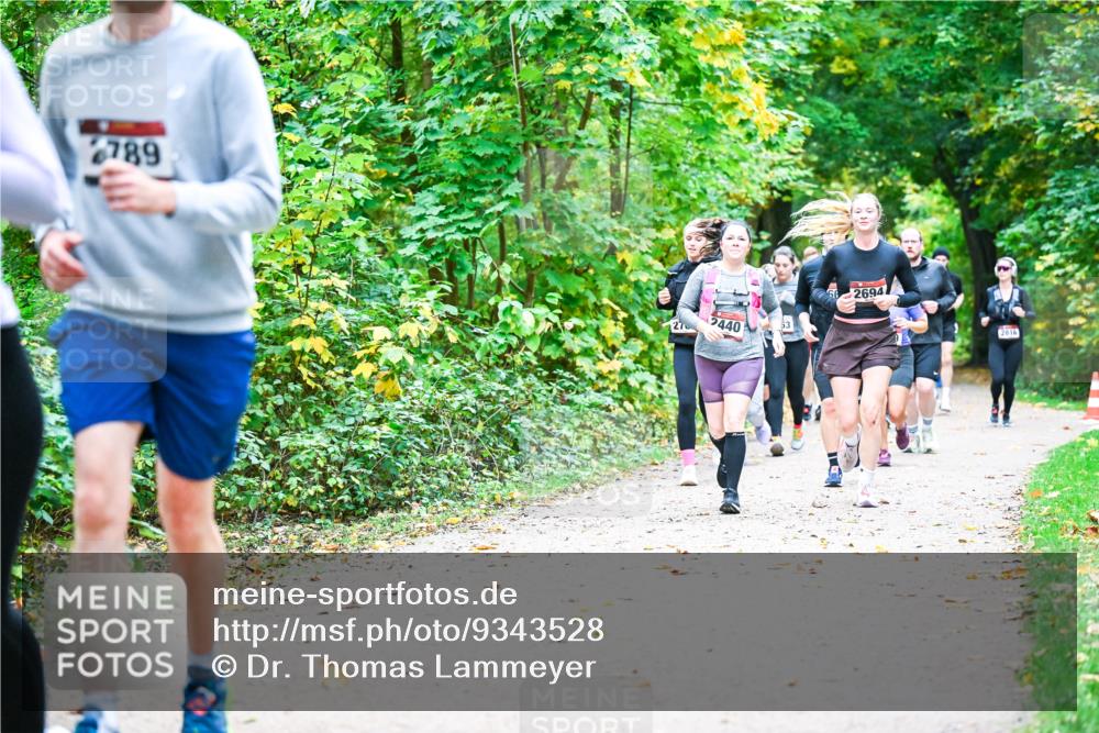 12.10.2025 - Bramfelder Halbmarathon 2025 Dr. Thomas Lammeyer http://msf.ph/oto/9343528 12.10.2025 09:58:43 Laufen 6789, 27, 2440, 2694, 2816 meine-sportfotos.de