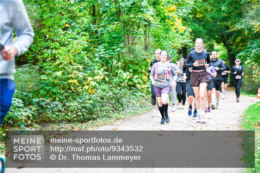 12.10.2025 - Bramfelder Halbmarathon 2025 Dr. Thomas Lammeyer http://msf.ph/oto/9343532 12.10.2025 09:58:43 Laufen 2440, 2663, 694, 2816 meine-sportfotos.de