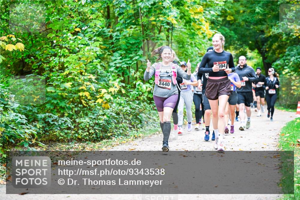 12.10.2025 - Bramfelder Halbmarathon 2025 Dr. Thomas Lammeyer http://msf.ph/oto/9343538 12.10.2025 09:58:44 Laufen 2440, 678, 694, 73, 2814 meine-sportfotos.de