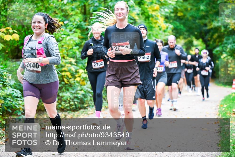 12.10.2025 - Bramfelder Halbmarathon 2025 Dr. Thomas Lammeyer http://msf.ph/oto/9343549 12.10.2025 09:58:46 Laufen 2440, 2702, 26, 2662, 79 meine-sportfotos.de