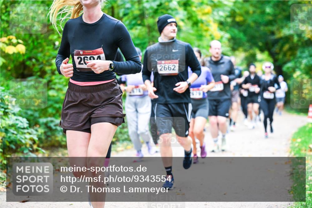 12.10.2025 - Bramfelder Halbmarathon 2025 Dr. Thomas Lammeyer http://msf.ph/oto/9343554 12.10.2025 09:58:47 Laufen 34, 2604, 2662, 679 meine-sportfotos.de
