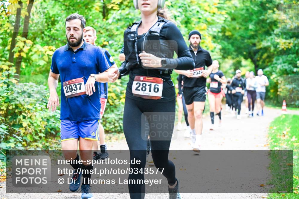 12.10.2025 - Bramfelder Halbmarathon 2025 Dr. Thomas Lammeyer http://msf.ph/oto/9343577 12.10.2025 09:58:52 Laufen 2937, 2816, 2949 meine-sportfotos.de